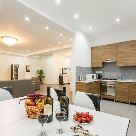 טביליסי Apartment In The City Center Lll מראה חיצוני תמונה
