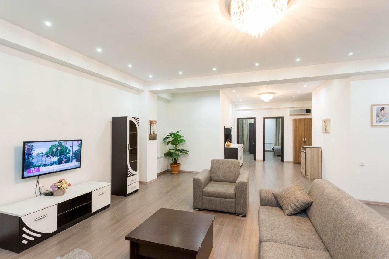 טביליסי Apartment In The City Center Lll מראה חיצוני תמונה