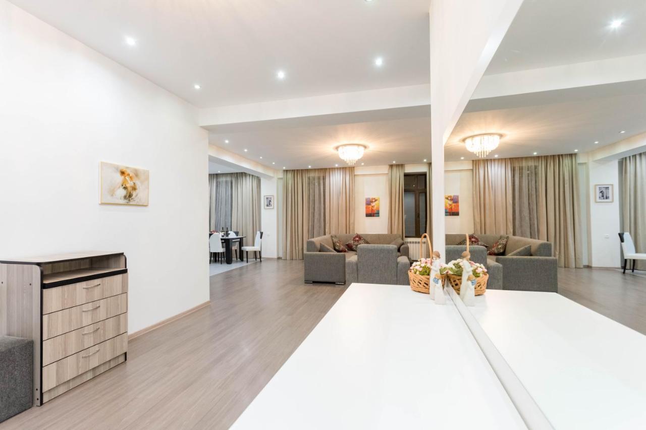 טביליסי Apartment In The City Center Lll מראה חיצוני תמונה
