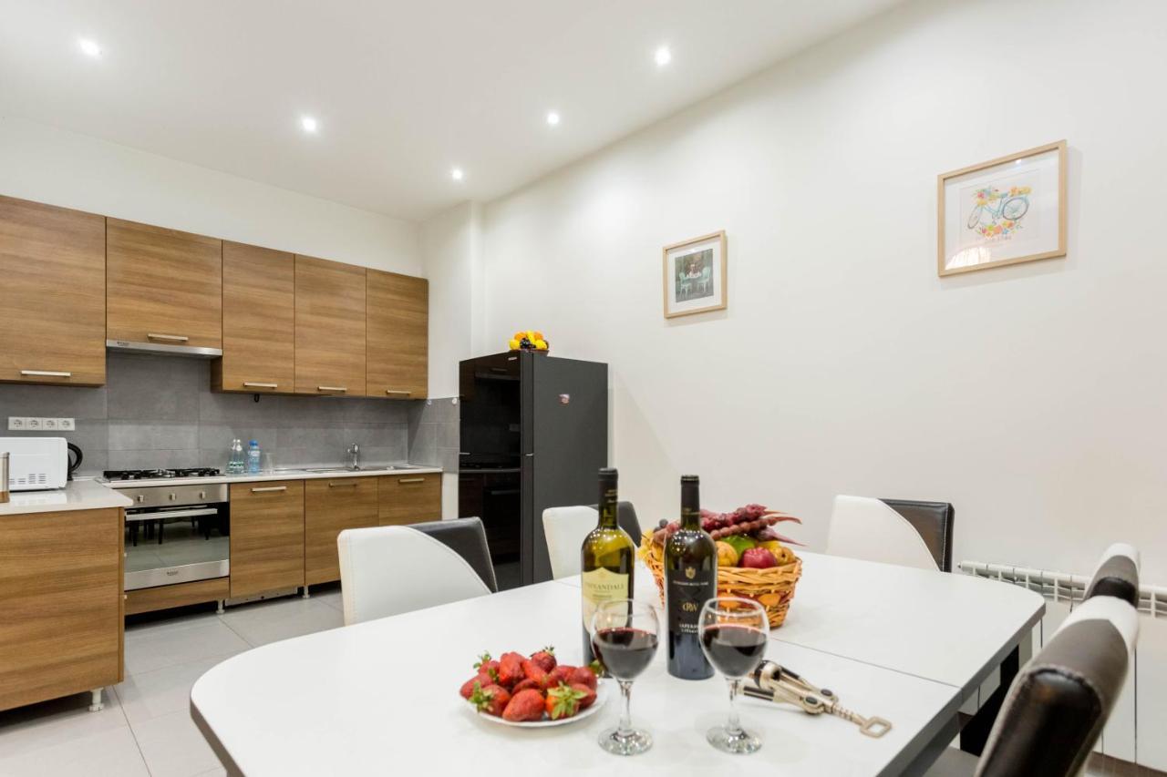טביליסי Apartment In The City Center Lll מראה חיצוני תמונה