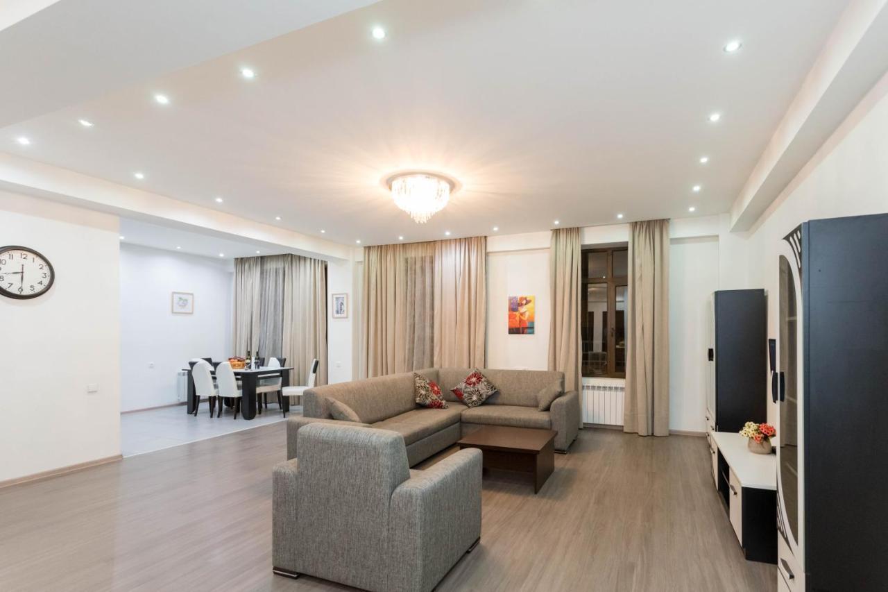 טביליסי Apartment In The City Center Lll מראה חיצוני תמונה